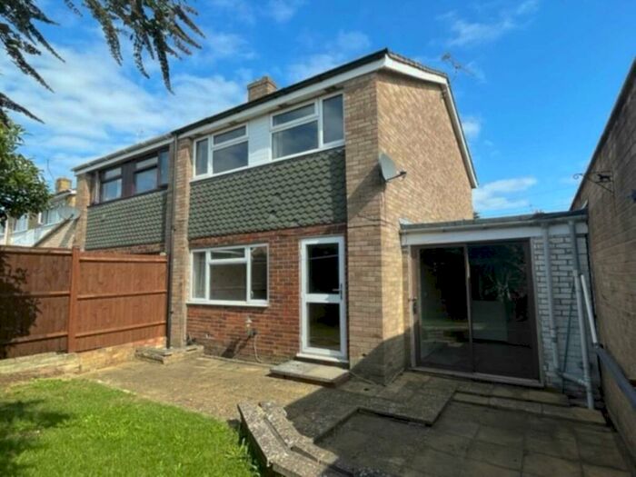 3 Bedroom Semi-Detached House To Rent In Abbey Road, Witney, OX28