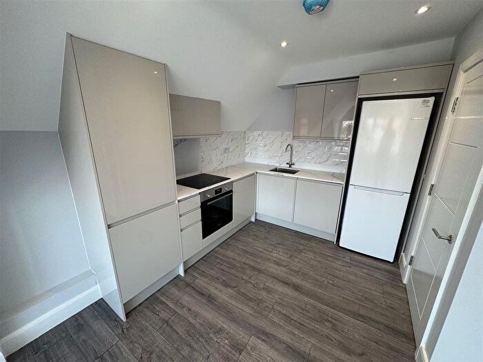 1 Bedroom Flat To Rent In Green Lanes, Palmers Green, N13