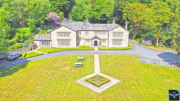 2 Bedroom Flat For Sale In Burnley Road, Cliviger, Burnley, BB10