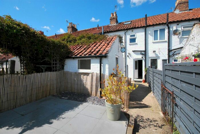 3 Bedroom Cottage To Rent In Wood Street, Norton, Malton, YO17