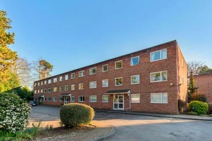 2 Bedroom Flat To Rent In Cardwell Crescent, Ascot, SL5