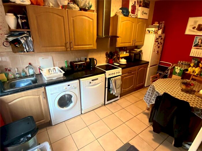 2 Bedroom Maisonette To Rent In Green Lane, Purley, Surrey, CR8