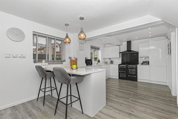 4 Bedroom Detached House For Sale In Grangeville Close, Longwell Green, BS30