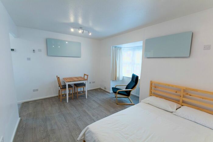 Studio To Rent In Clarkes Drive, Uxbridge, UB8