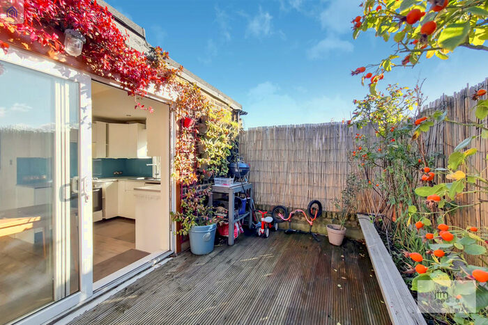 2 Bedroom Apartment To Rent In Archway Road, London, N19