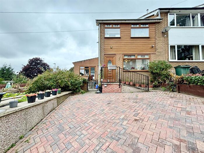 4 Bedroom Town House For Sale In Albert Street, Thornton, Bradford, BD13