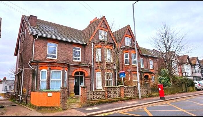 Studio To Rent In Biscot Road, Luton, Bedfordshire, LU3