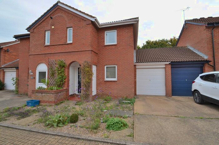 3 Bedroom Semi-Detached House To Rent In Quantock Crescent, Emerson Valley, MK4