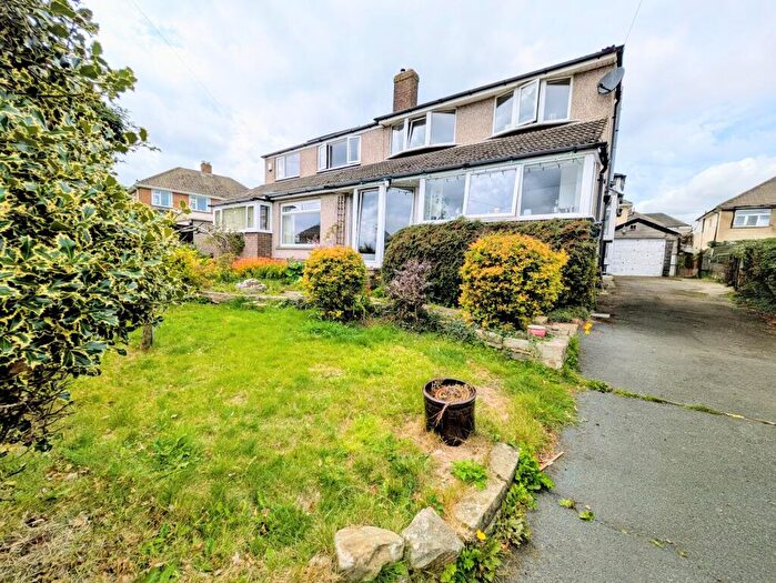 4 Bedroom Bungalow For Sale In Coombe Hill, Bradford, BD13