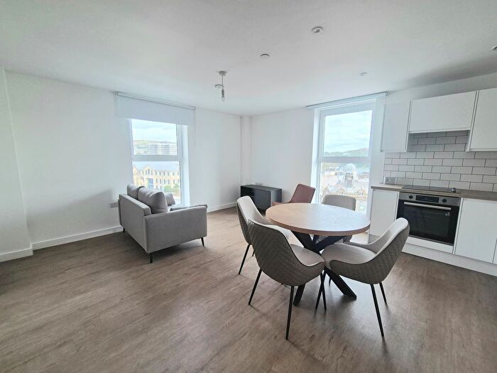 1 Bedroom Flat To Rent In Cow Green, Halifax, HX1