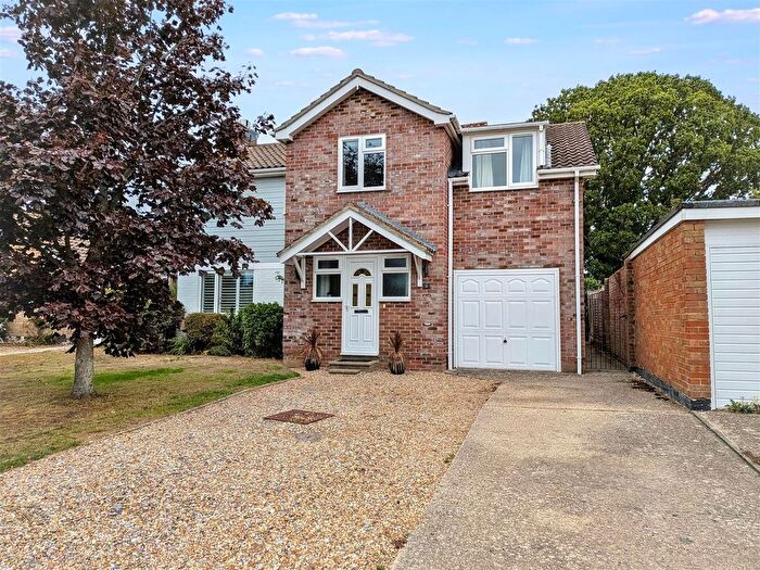 4 Bedroom Detached House For Sale In Spinney Walk, Barnham, PO22