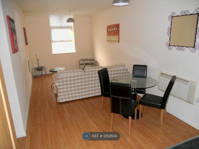 2 Bedroom Flat To Rent In Peel Mills, Morley, Leeds, LS27