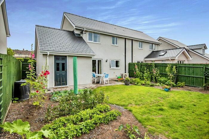 3 Bedroom Semi-Detached House For Sale In Llandissilio, Clunderwen, SA66