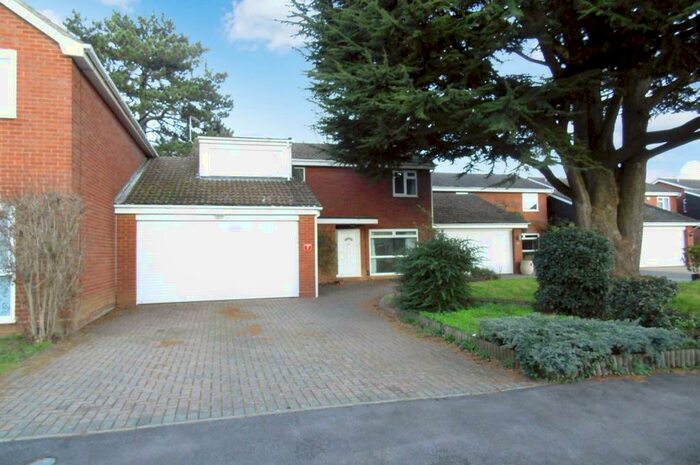 4 Bedroom Link Detached House To Rent In Cedar Gardens, Sandy, Bedfordshire, SG19