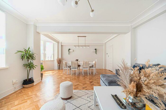 2 Bedroom Flat To Rent In College Crescent, Swiss Cottage, London, NW3