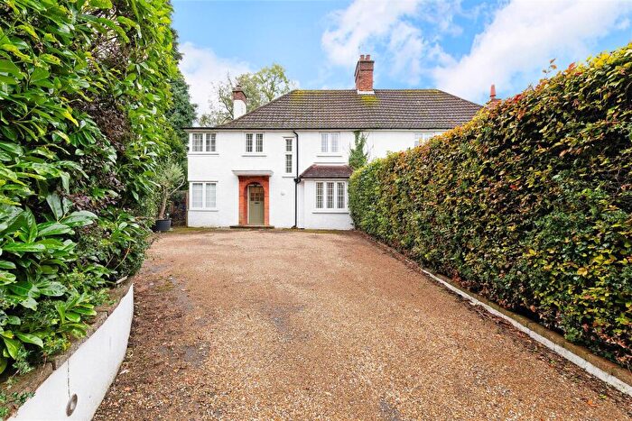 4 Bedroom Semi-Detached House For Sale In Kingswood Road, Tadworth, KT20