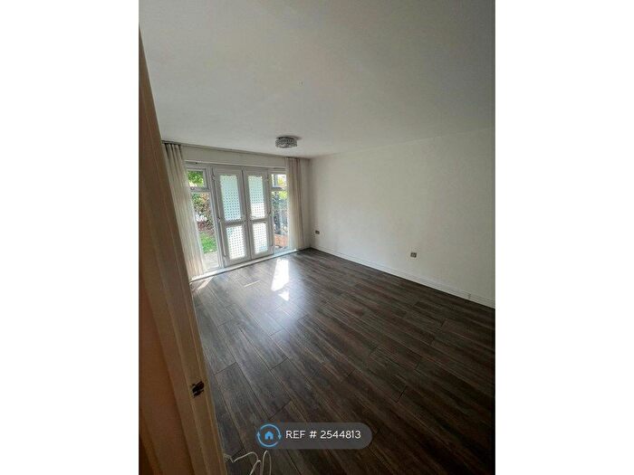 1 Bedroom Flat To Rent In Enstone Road, Enfield, EN3