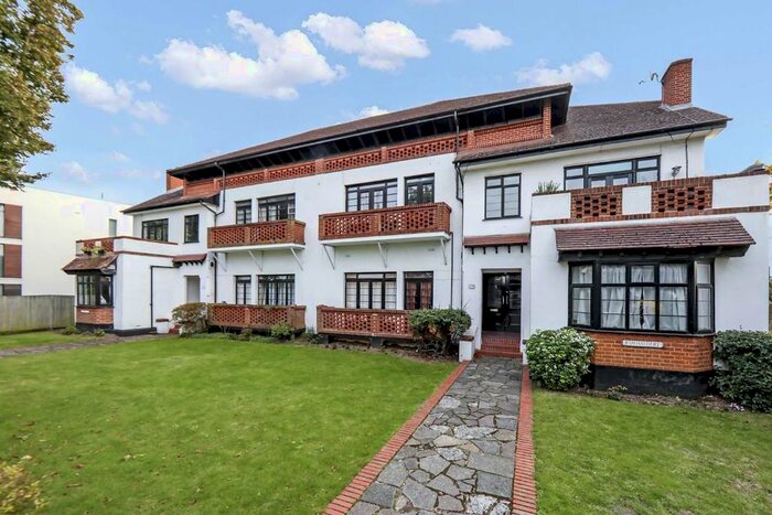 2 Bedroom Flat To Rent In Broom Road, Teddington, TW11