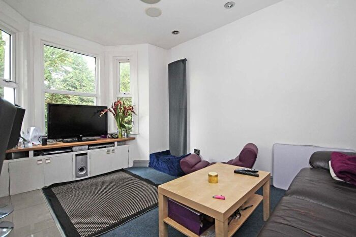 3 Bedroom Flat To Rent In Acton Lane, London, W3