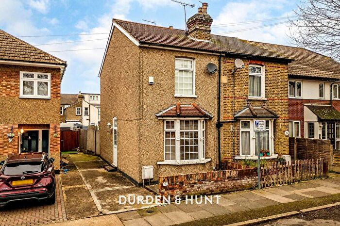 2 Bedroom End Of Terrace House For Sale In Clifton Road, Hornchurch, RM11