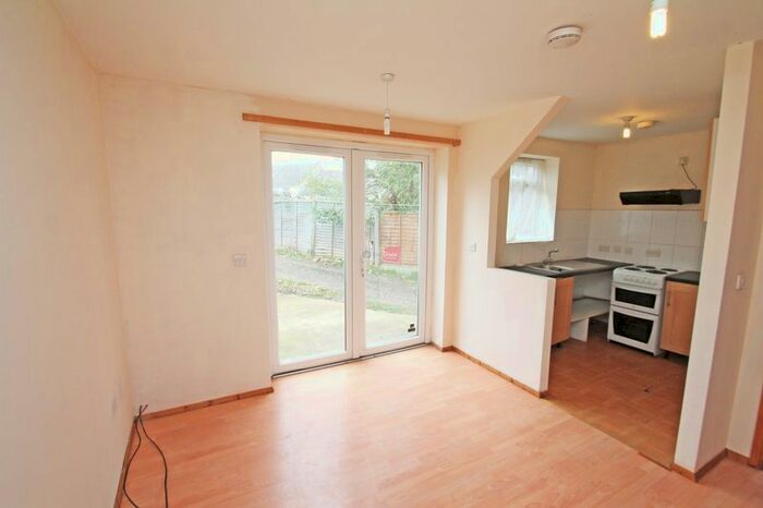 1 Bedroom Flat For Sale In Otway Street, Chatham, ME4