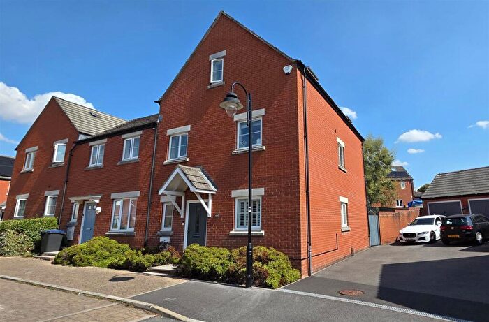 4 Bedroom End Of Terrace House For Sale In Spitalcroft Road, Devizes, SN10