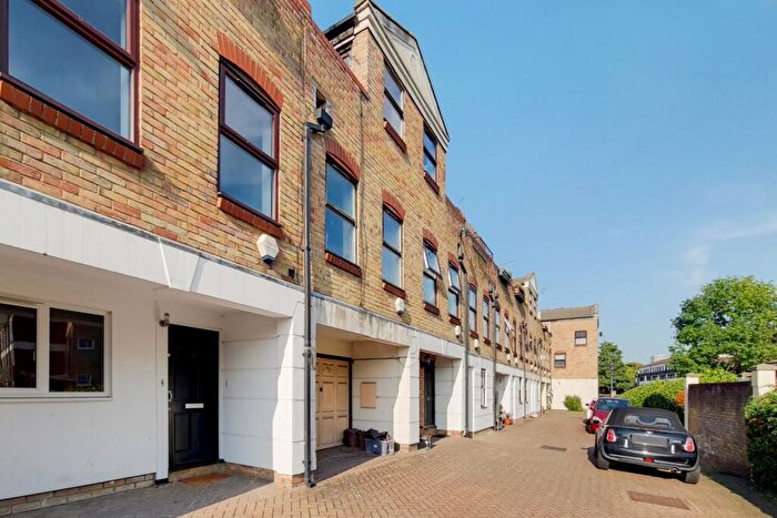 2 Bedroom Town House For Sale In Malmesbury Road, London, E3