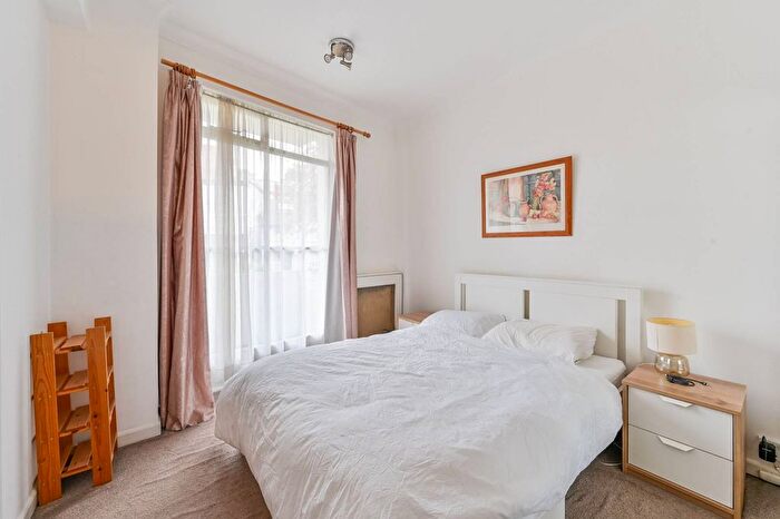 1 Bedroom Flat To Rent In Prince Albert Road, Regent's Park, London, NW8