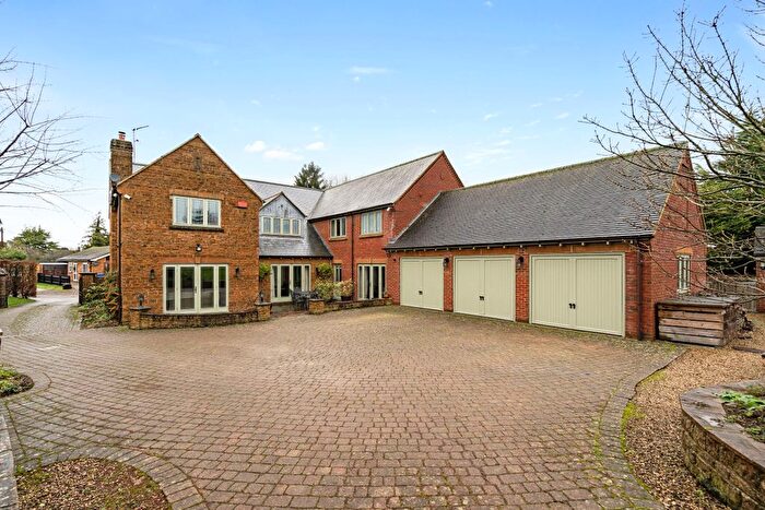 5 Bedroom Detached House For Sale In The Lane, Hempton, OX15
