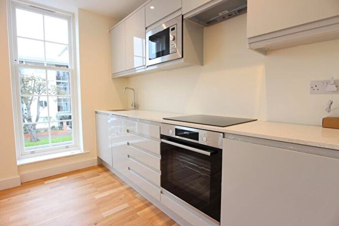 1 Bedroom Flat To Rent In Walton On Thames, Surrey, KT12