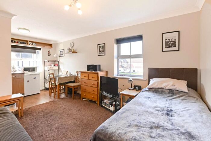 Studio For Sale In Silbury Avenue, Colliers Wood, Mitcham, CR4