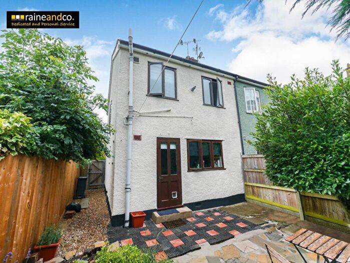 2 Bedroom Semi-Detached House For Sale In Chantry Lane, Hatfield, AL10