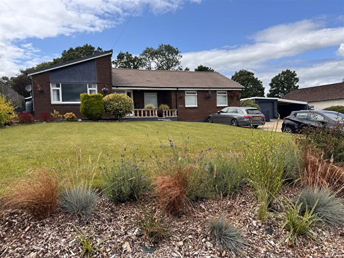 4 Bedroom Detached Bungalow For Sale In Waunfarlais Road, Llandybie, Ammanford, SA18
