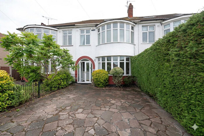 3 Bedroom Terraced House For Sale In Prittlewell Chase, Westcliff-on-sea, SS0