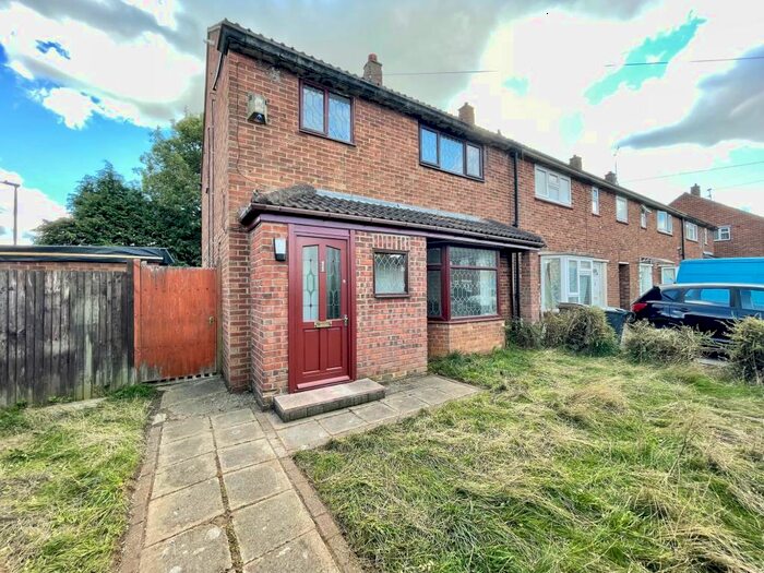 3 Bedroom House To Rent In Littlefield Road, Luton, LU2