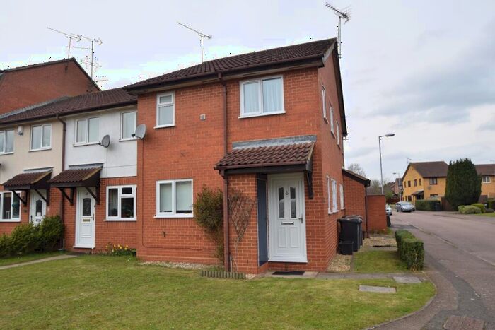 1 Bedroom Semi-Detached House To Rent In Marsom Grove, Luton, Bedfordshire, LU3