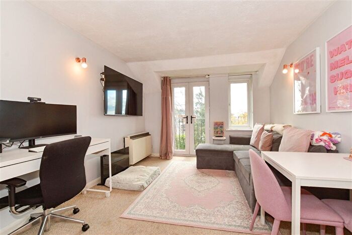 1 Bedroom Flat For Sale In Kings Road, Horsham, West Sussex, RH13