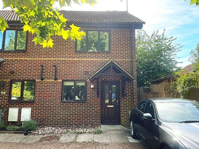 2 Bedroom End Terrace House To Rent In Bloomsbury Way, Kennington, TN24