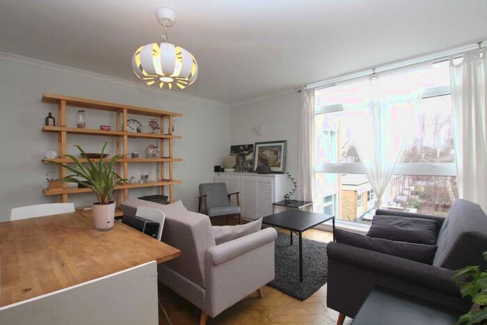 2 Bedroom Flat To Rent In Victoria Drive, London, SW19