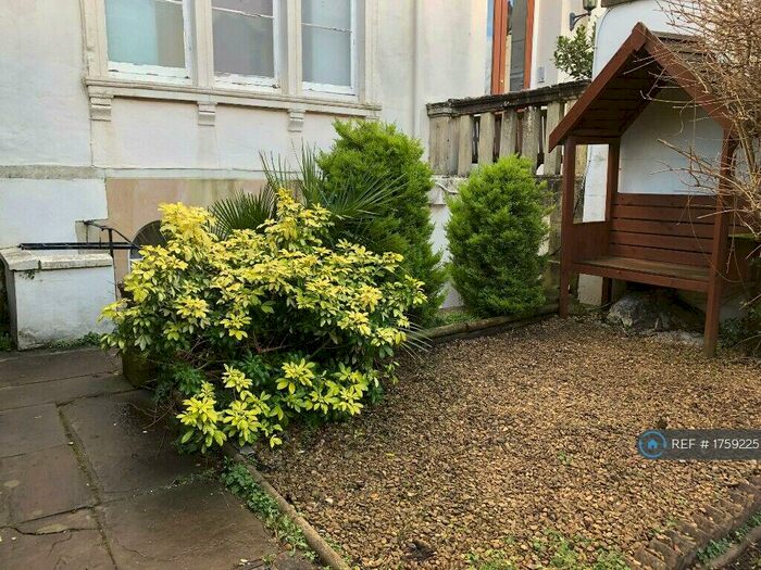 2 Bedroom Flat To Rent In Christchurch Road, Bristol, BS8