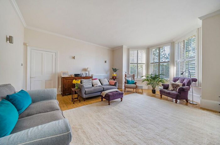 2 Bedroom Flat For Sale In Frant Road, Tunbridge Wells, TN2