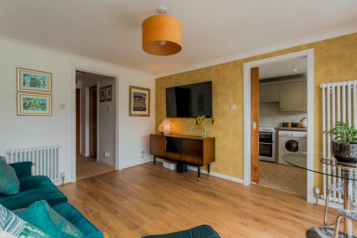 2 Bedroom Flat For Sale In Lachlan Crescent, Erskine, PA8