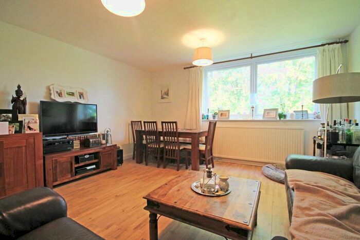 2 Bedroom Flat To Rent In Golf Side, Twickenham, TW2