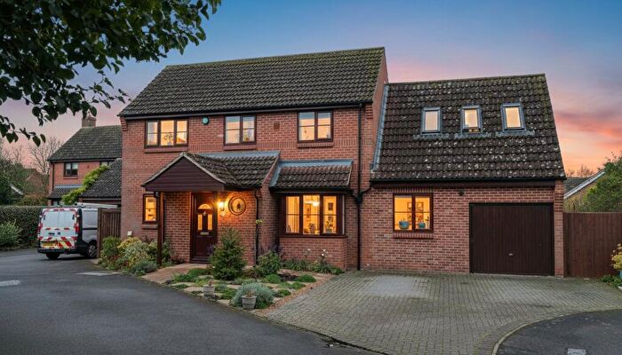 4 Bedroom Detached House For Sale In Hunt Road, Thame, Oxfordshire, OX9