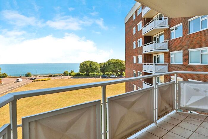 2 Bedroom Flat For Sale In Grove Road, Bournemouth, Dorset, BH1