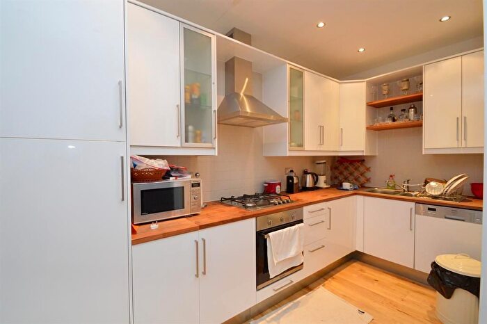 1 Bedroom Flat To Rent In Thrawl Street, Spitalfields, E1