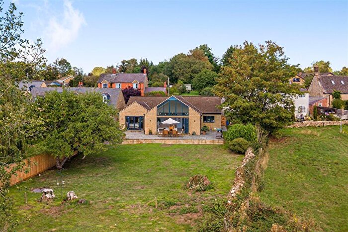 3 Bedroom Detached Bungalow For Sale In Wappenham Road, Helmdon, NN13