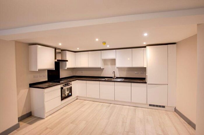 1 Bedroom Flat To Rent In Silver Street, Trowbridge, BA14