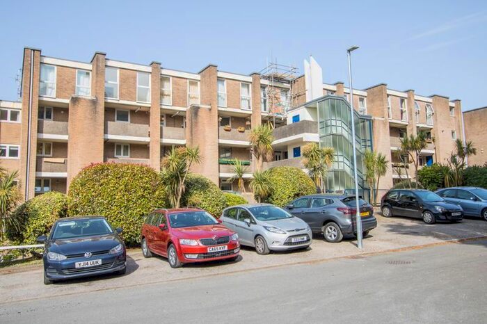 2 Bedroom Maisonette To Rent In Gwent, Northcliffe, Penarth, CF64