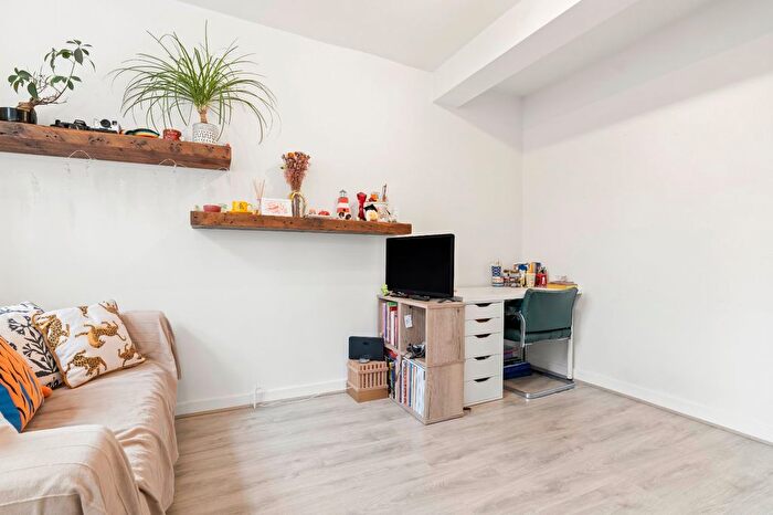 1 Bedroom Flat To Rent In Henson Court, Highbury Grange, N5